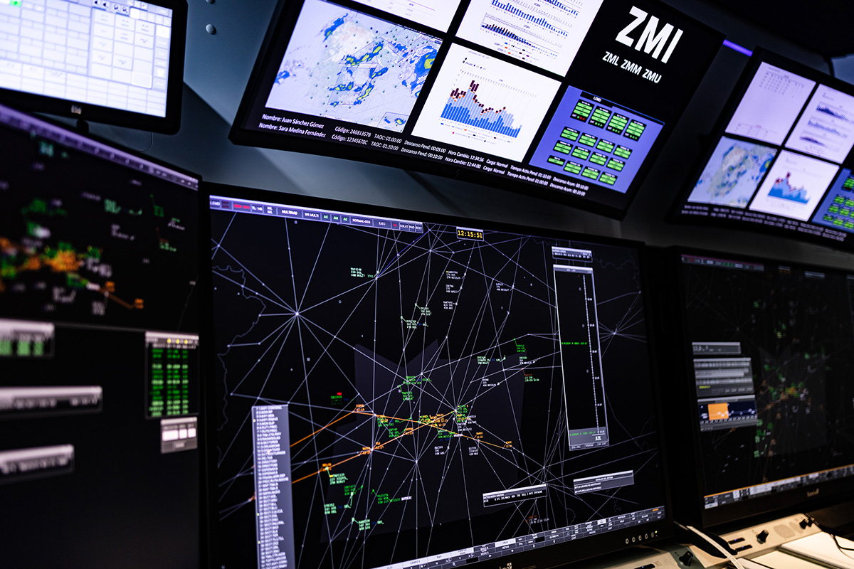 La nueva posicin de control de trfico areo iFOCUCS de Enaire.